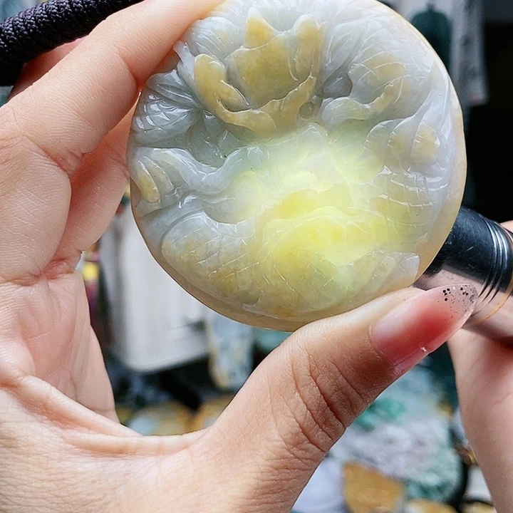 颈饰足铂镶嵌翡翠翡翠