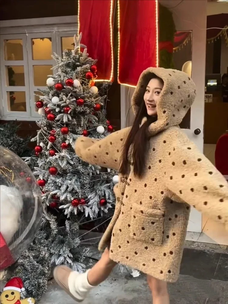 现货LUU/奶茶波点连帽皮毛一体外套女秋冬上衣宽松慵懒风保暖
