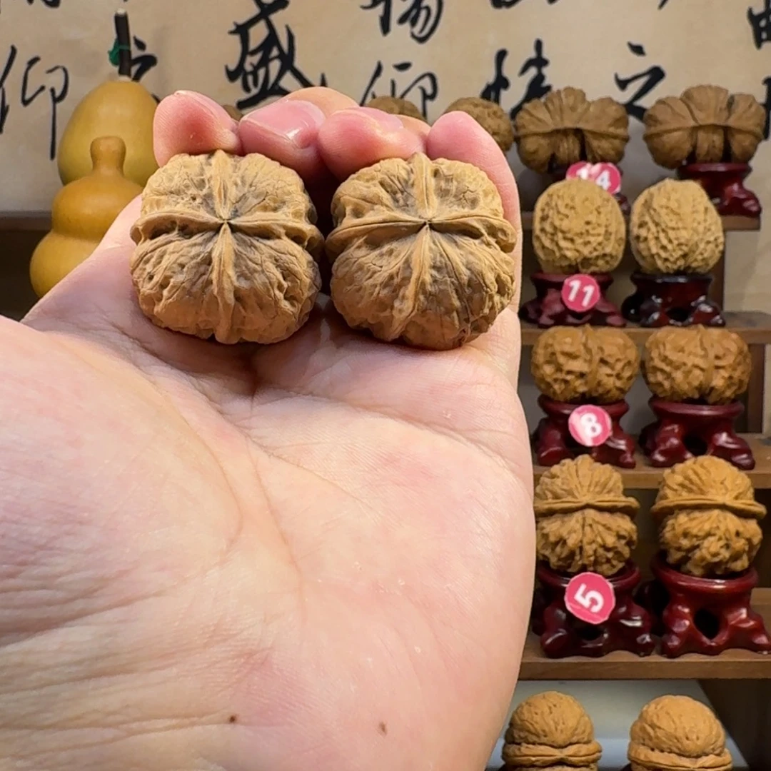 铁核桃把件四棱豆腐块