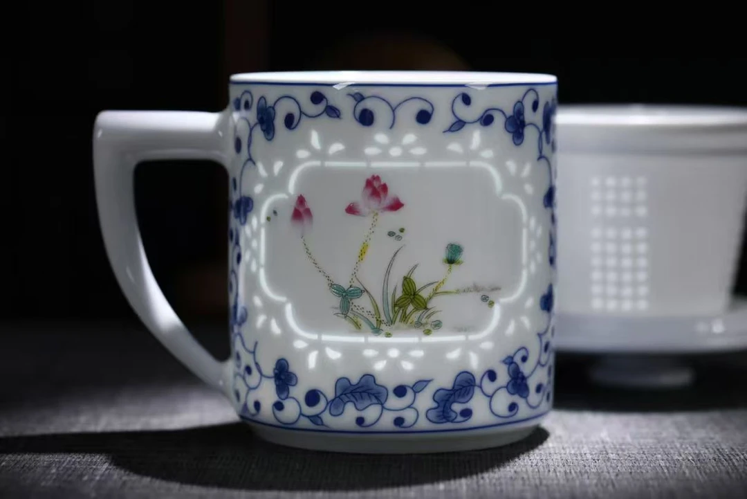景德镇粉彩玲珑泡茶杯陶瓷茶水分离带盖精美水杯大容量过滤办公杯