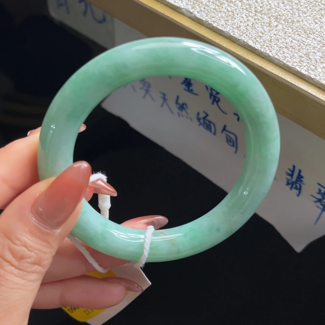 翡翠未镶嵌手镯手镯