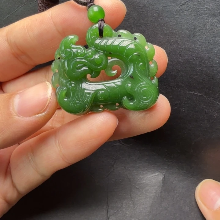 颈饰未镶嵌和田玉（碧玉）