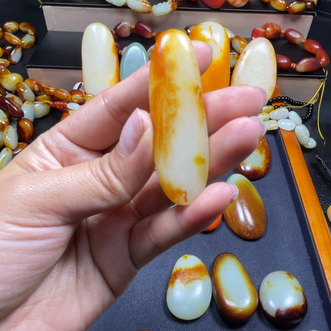 颈饰未镶嵌和田玉相**易