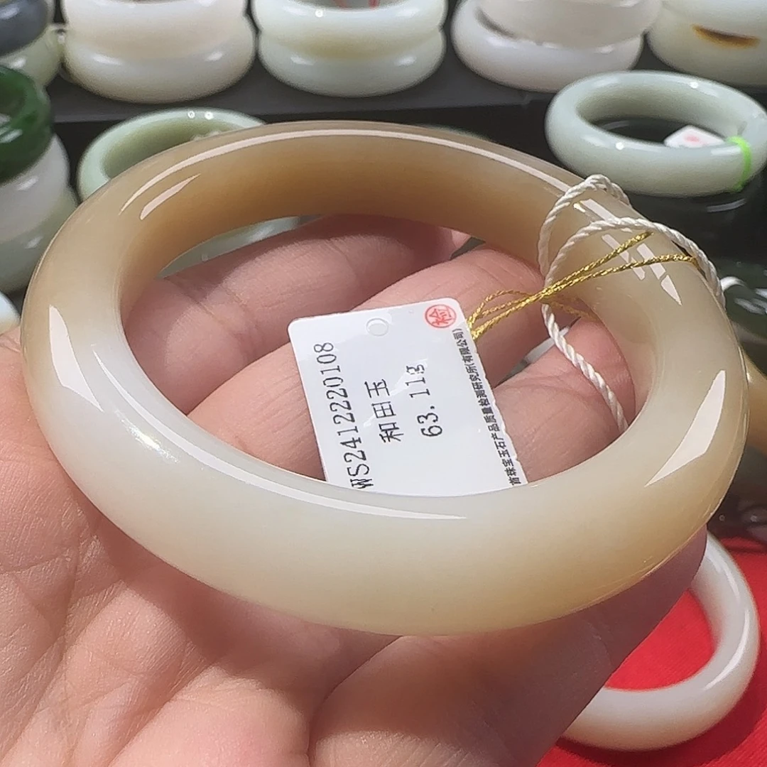 和田玉手镯未镶嵌