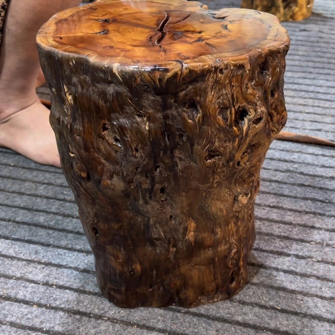在***生龙纹鸡心枣木手工艺品