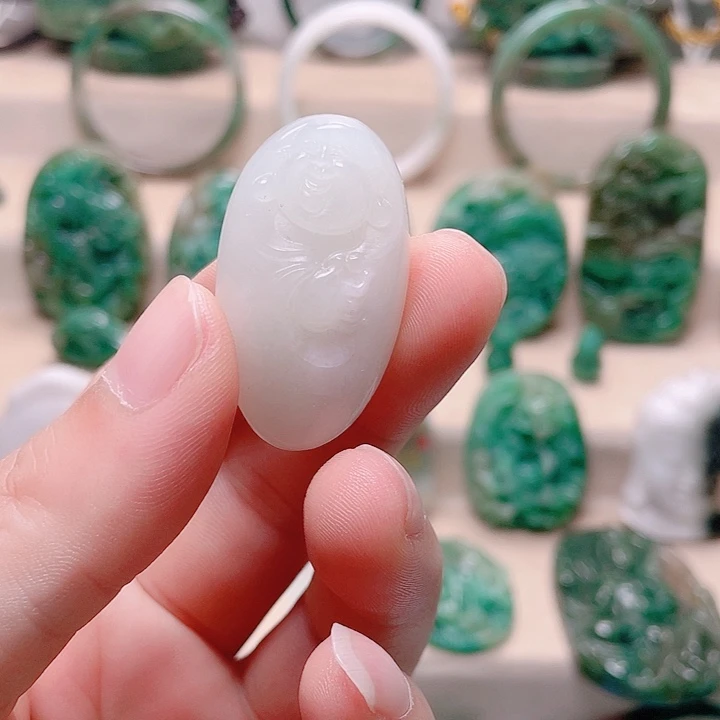 独山玉未镶嵌颈饰