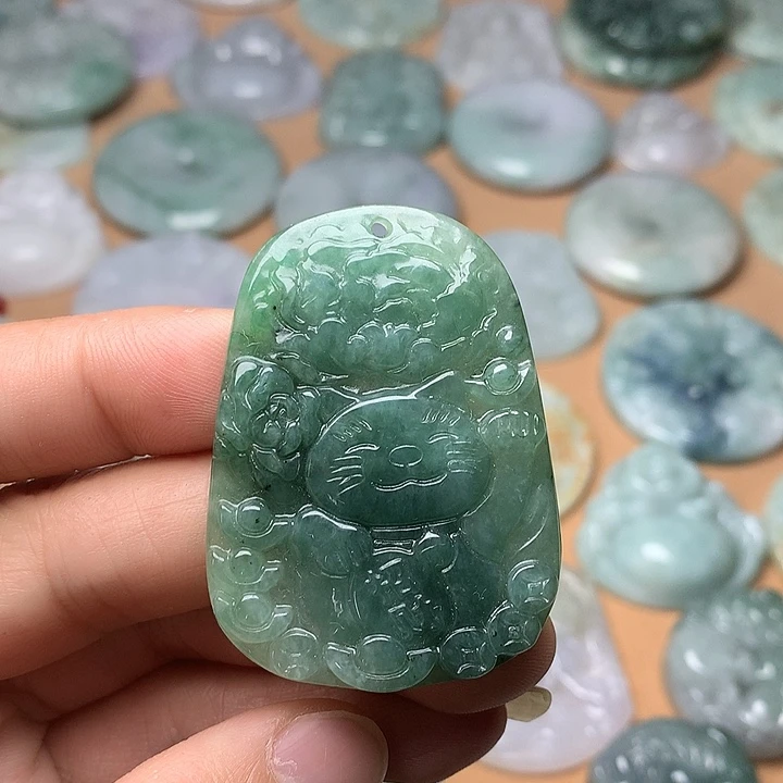 翡翠未镶嵌颈饰招财猫