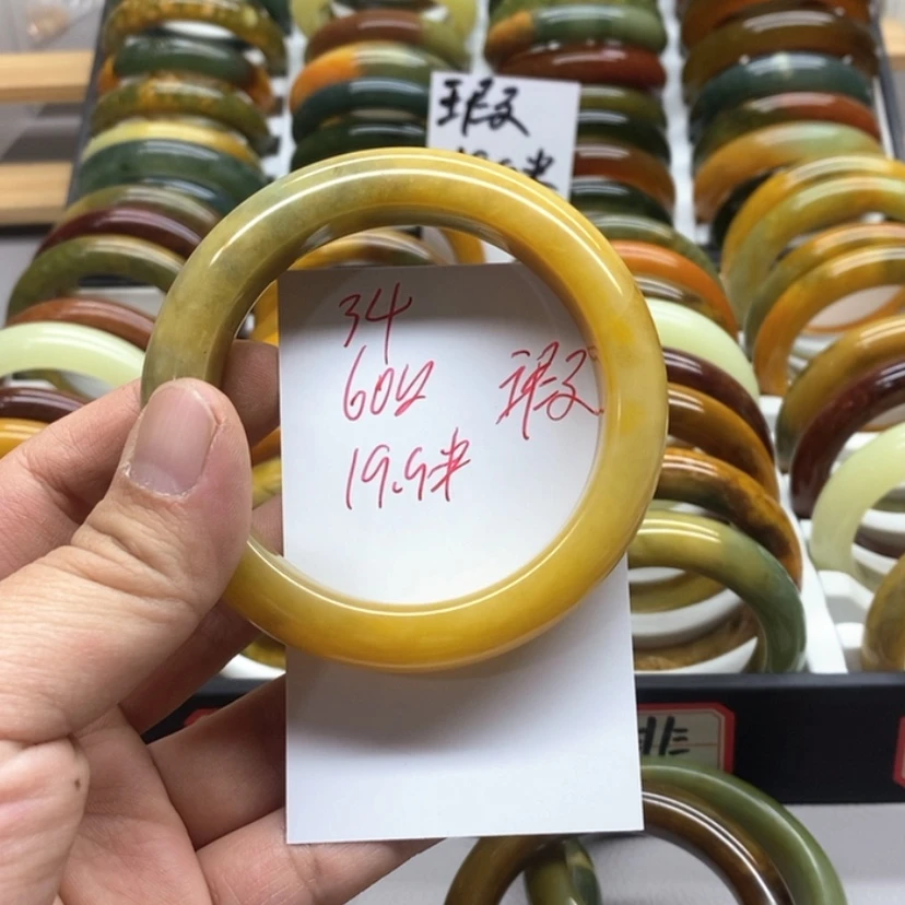 【闪购商品】蛇纹石玉手镯未镶嵌眰*?