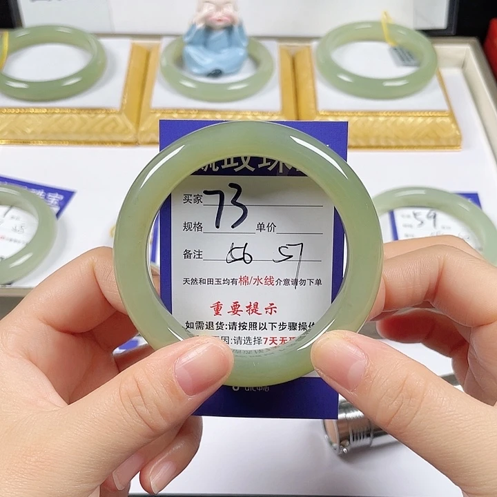 和田玉未镶嵌手镯