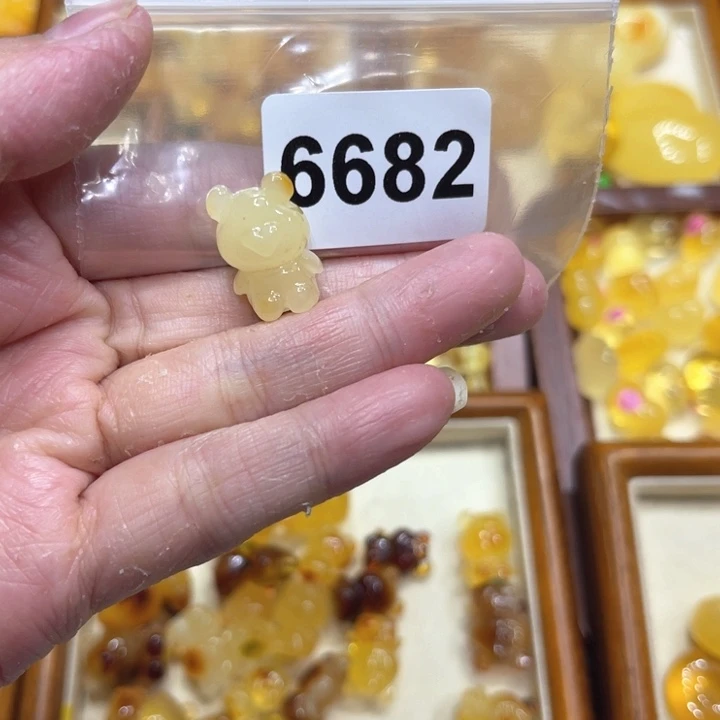 未镶嵌颈饰琥珀蜜蜡