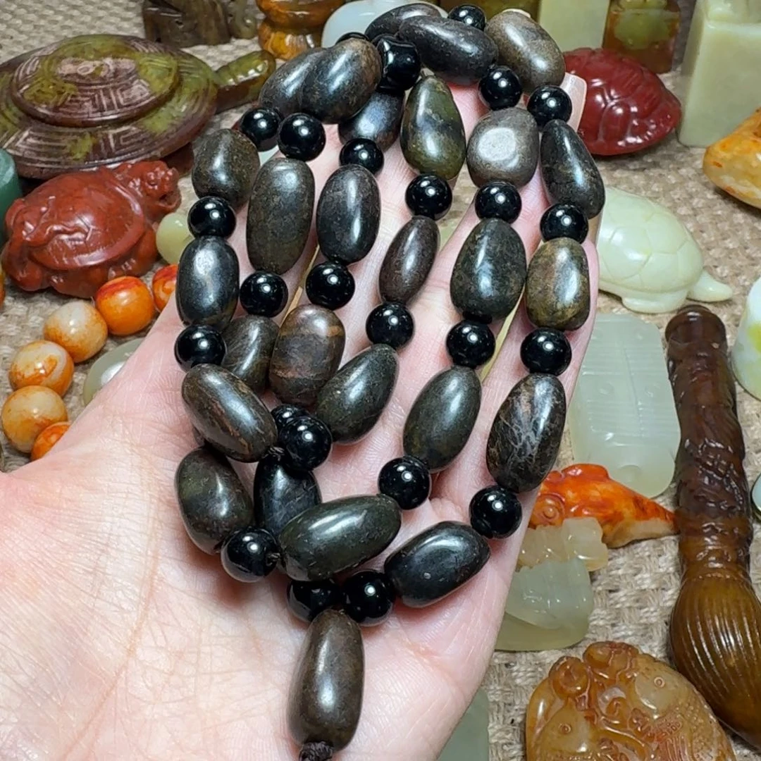 蛇纹石玉未镶嵌颈饰