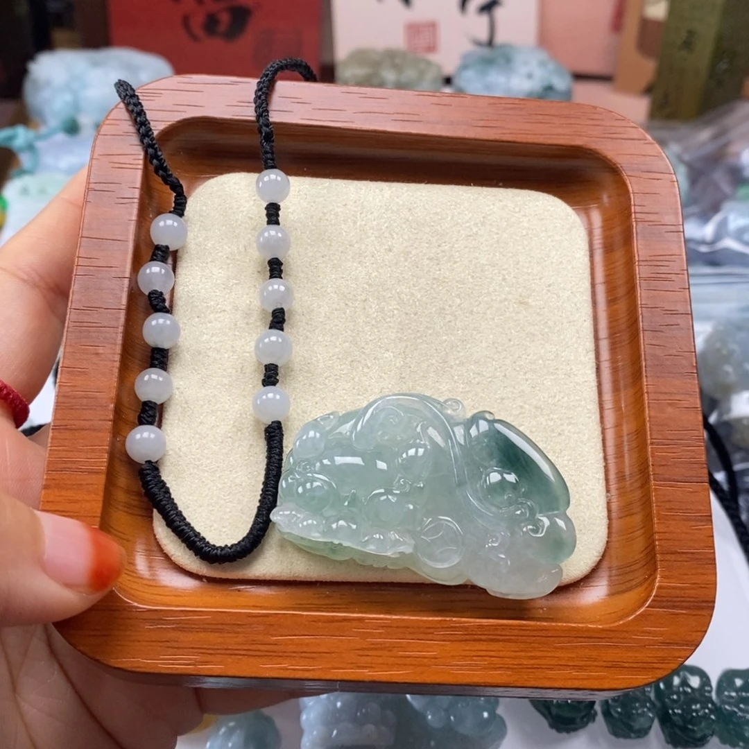 好***弟翡翠未镶嵌颈饰霸王貔貅