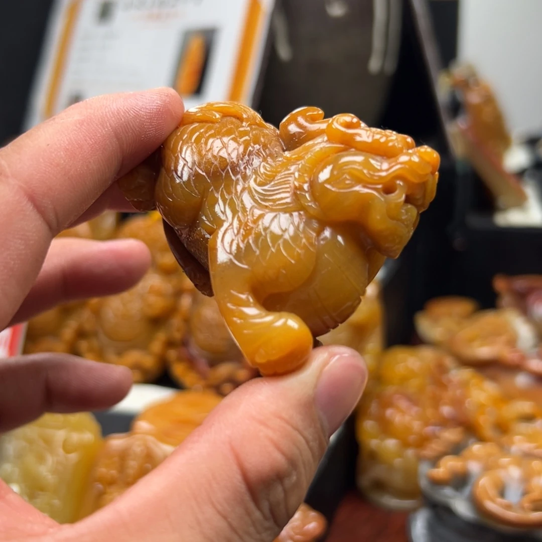未镶嵌石英质玉（黄龙玉）多样性发货，发其一