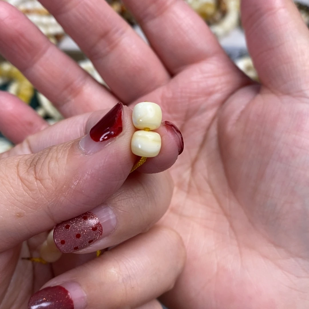 琥珀裸石未镶嵌阿尔卑斯奶白对珠6.6×5.5