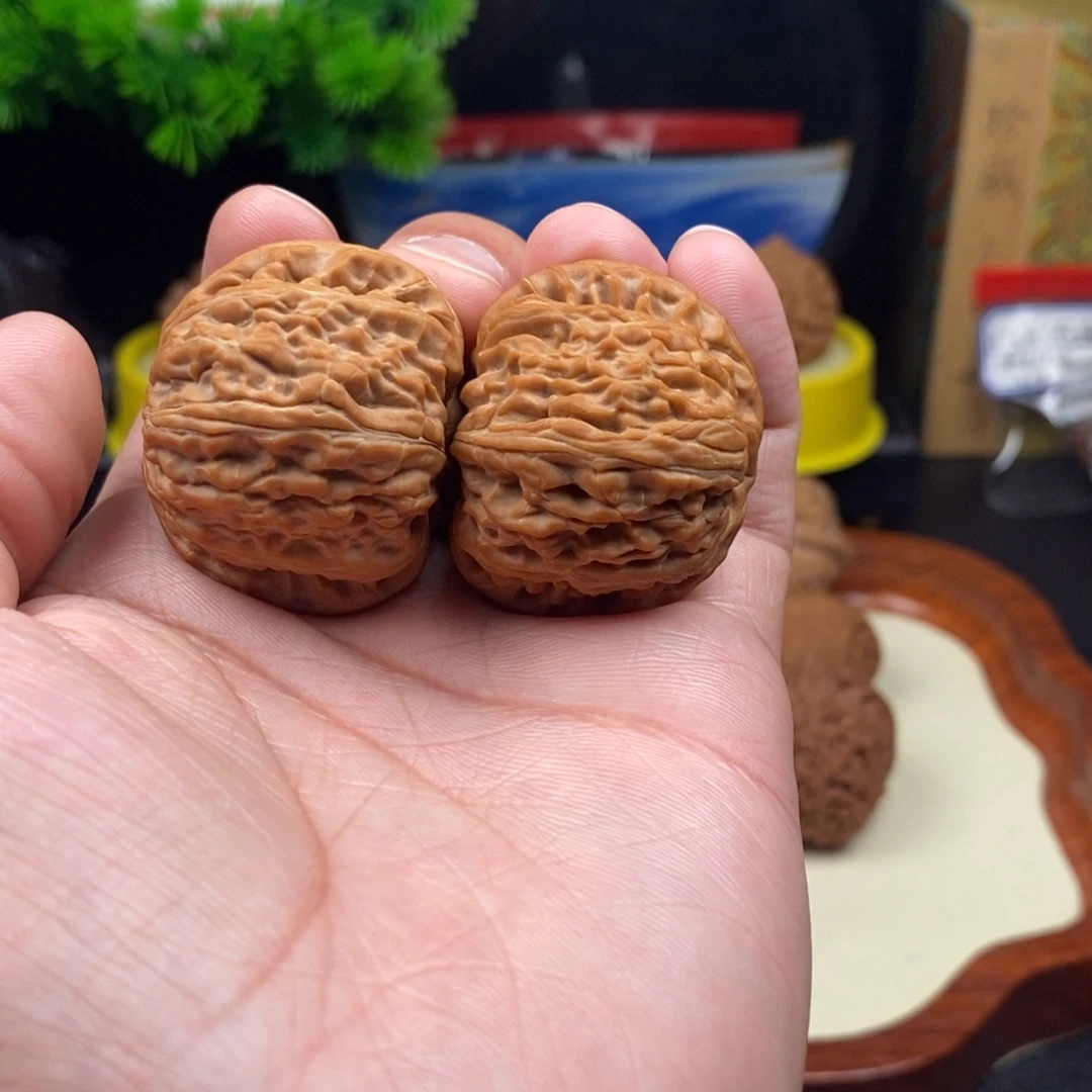 文玩核桃把件球白38精对