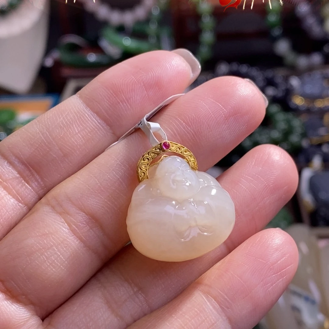 和田玉孤品老坑料藕粉18.k抱抱佛未镶嵌