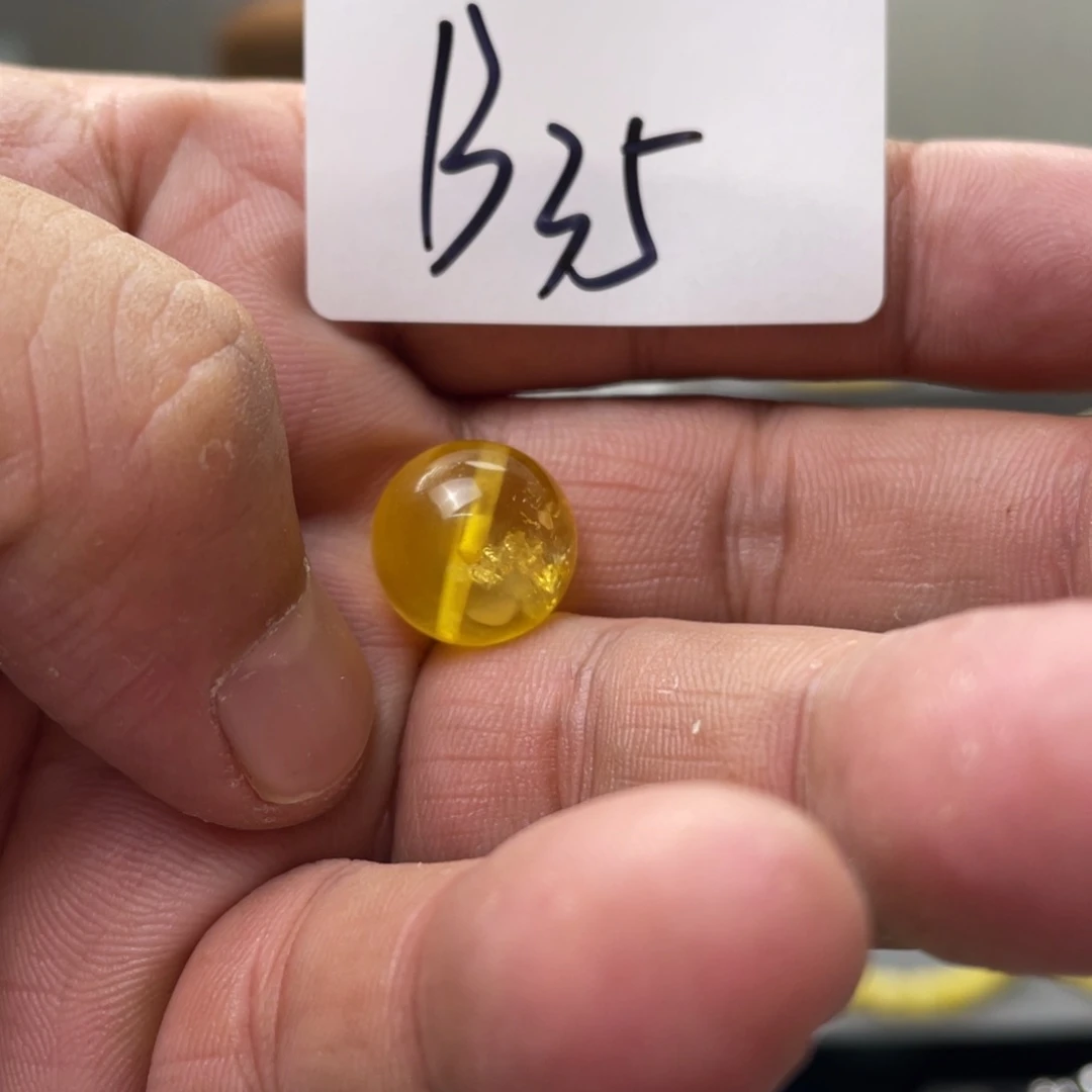 未镶嵌琥珀手链多样性发，发其中一件