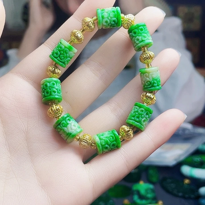 颈饰未镶嵌翡翠多样性