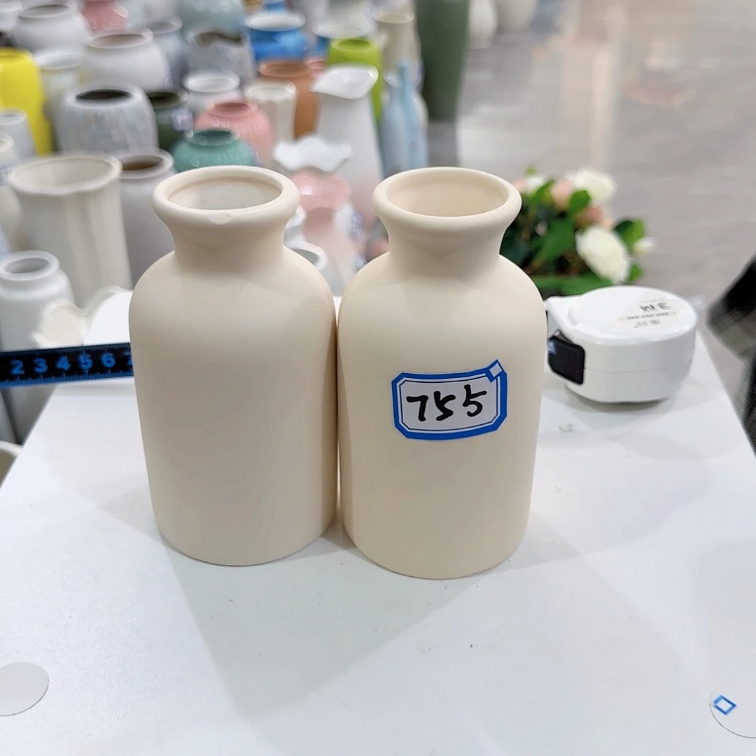 朝***学755号一对小花瓶高13厘米微瑕