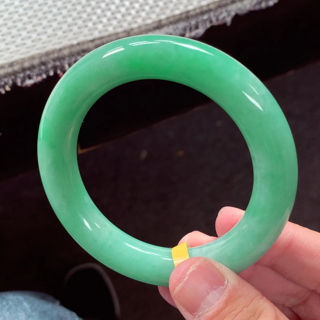 翡翠手镯未镶嵌缅甸