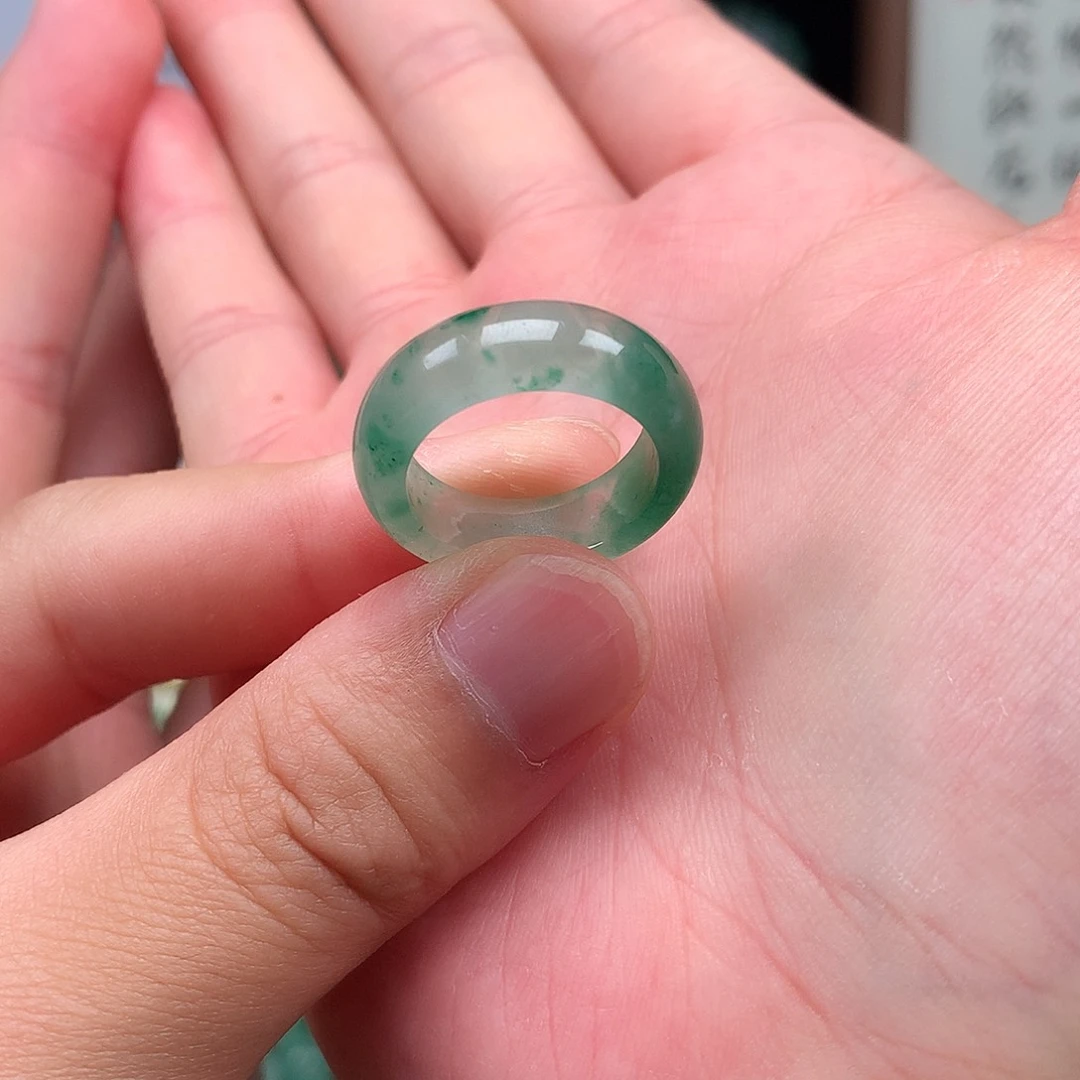 石英质玉戒圈未镶嵌米****?圈号17