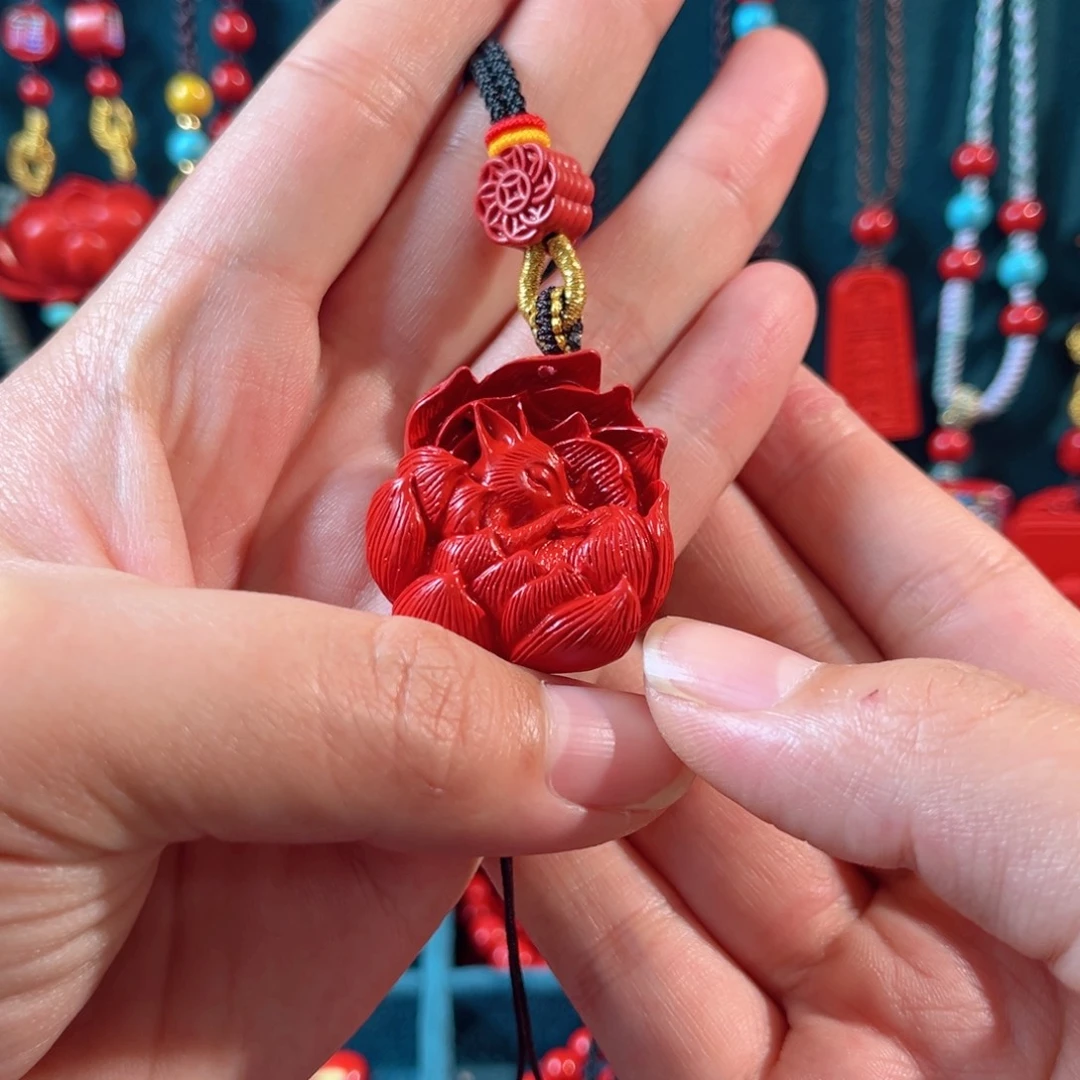 天然辰砂含辰砂工艺品九尾狐仙吊坠