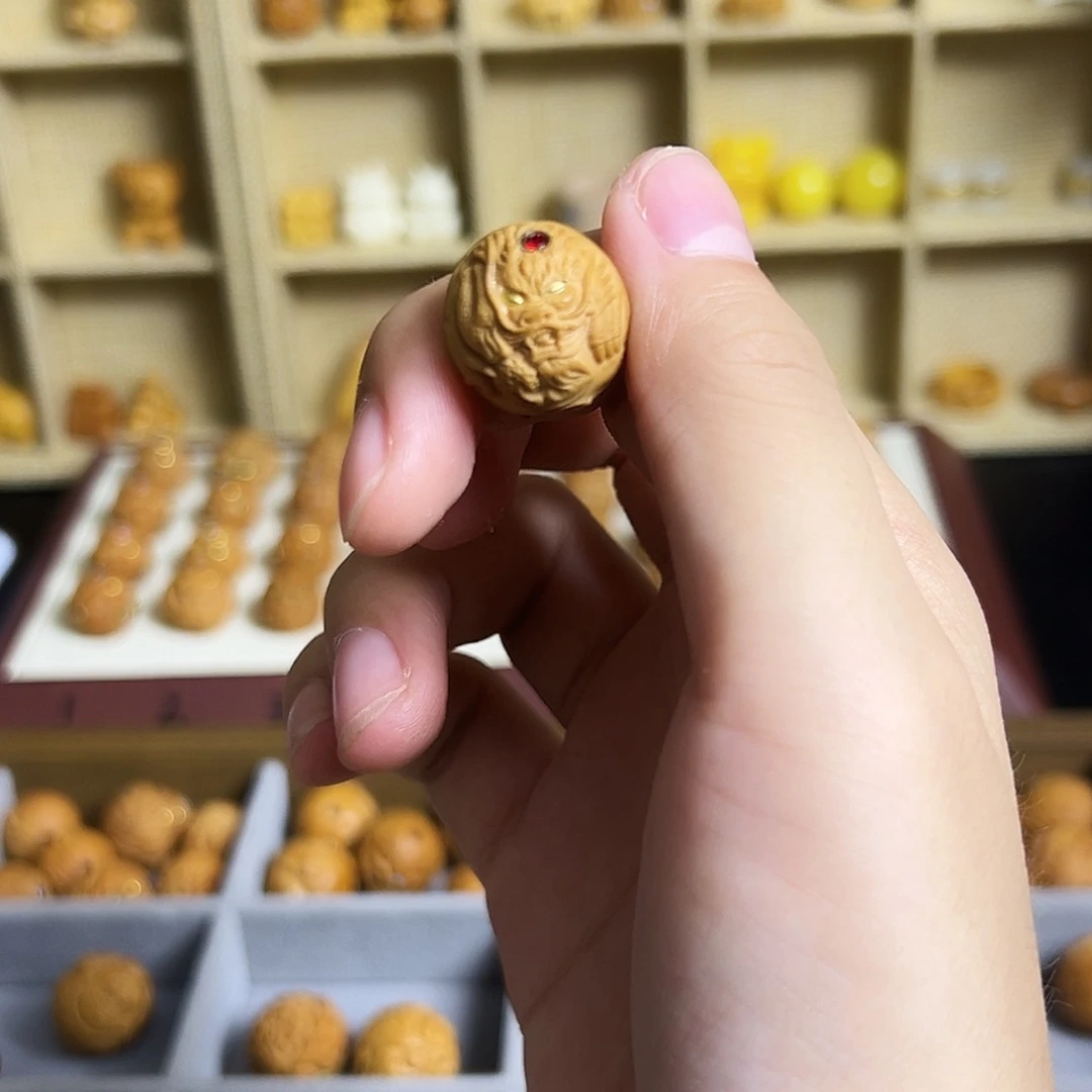 吊坠猴头核桃镶嵌单颗龙