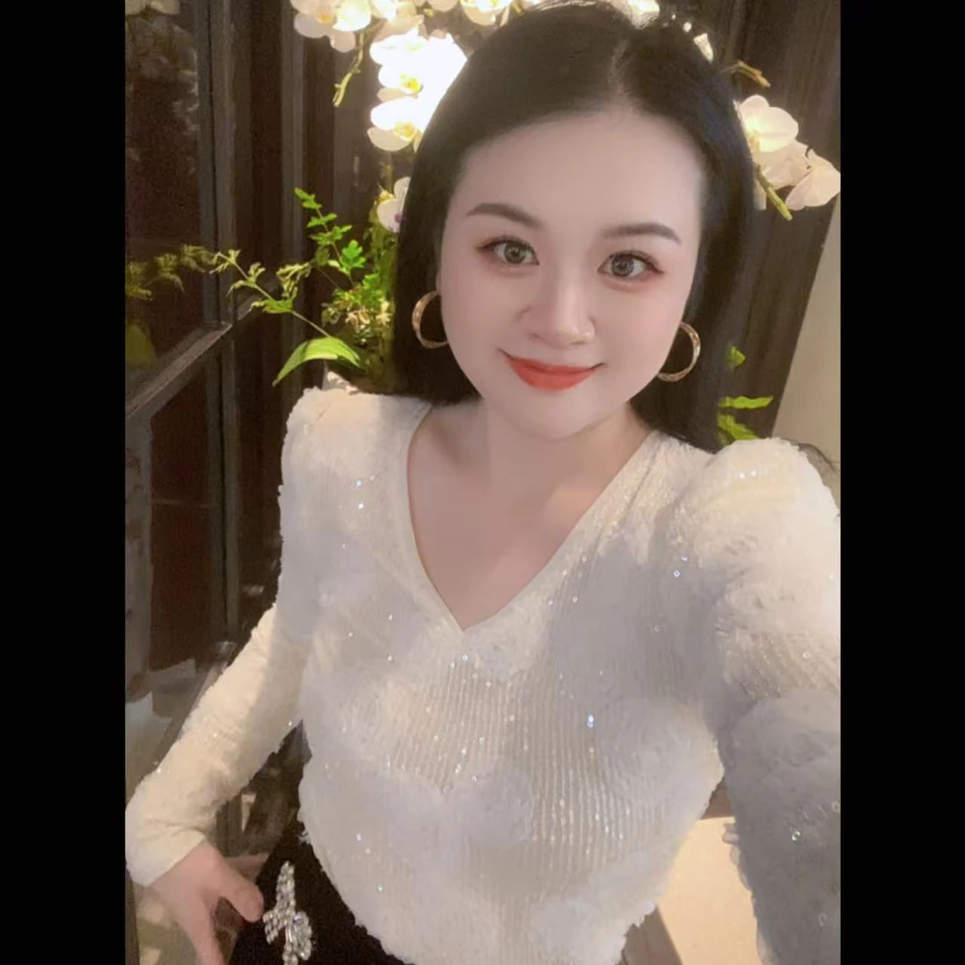 魅鹊 52280 秋冬新款温柔仙女风珠片绣花长袖小衫