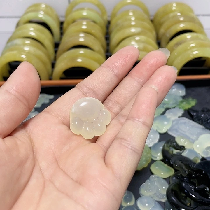 【闪购商品】未镶嵌蛇纹石玉颈饰c*s