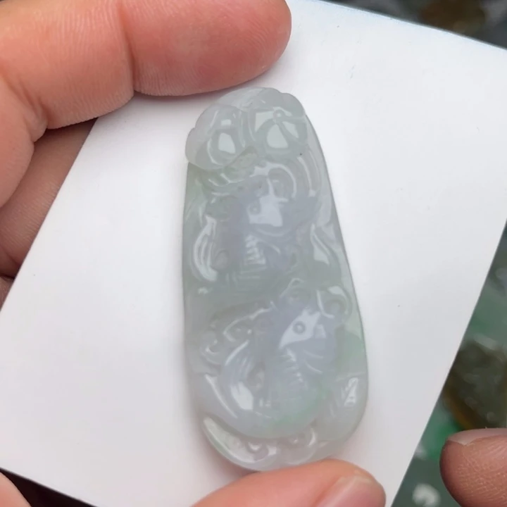 翡翠未镶嵌颈饰双鱼