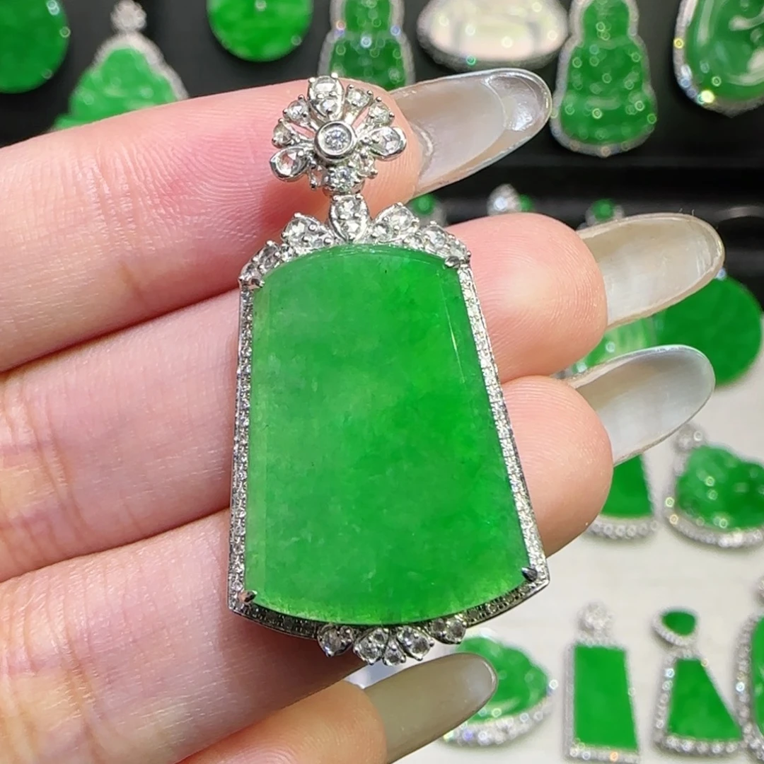 翡翠18K金镶嵌颈饰