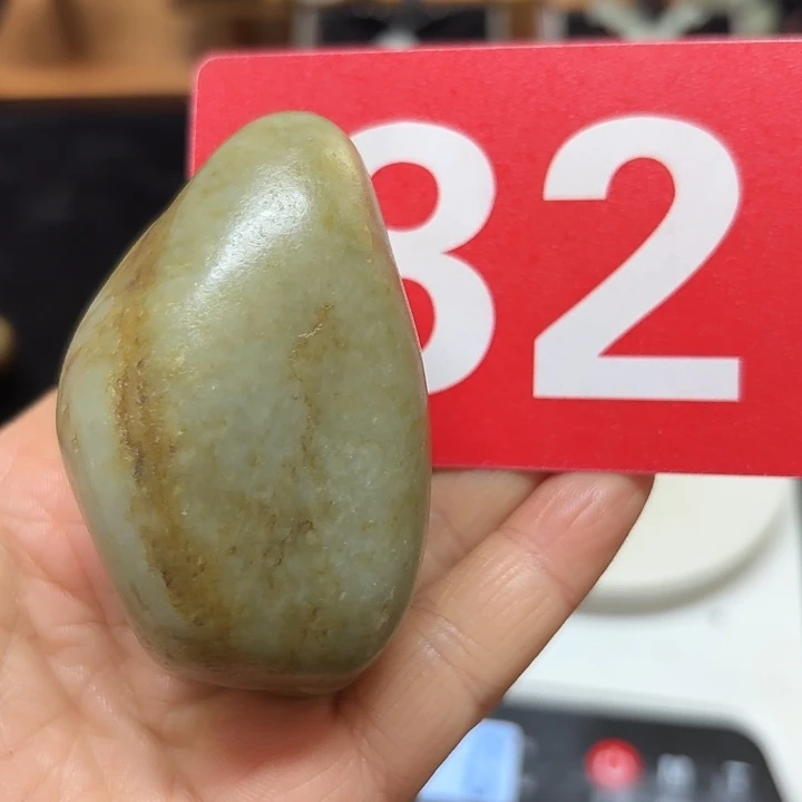 和田玉未镶嵌把件