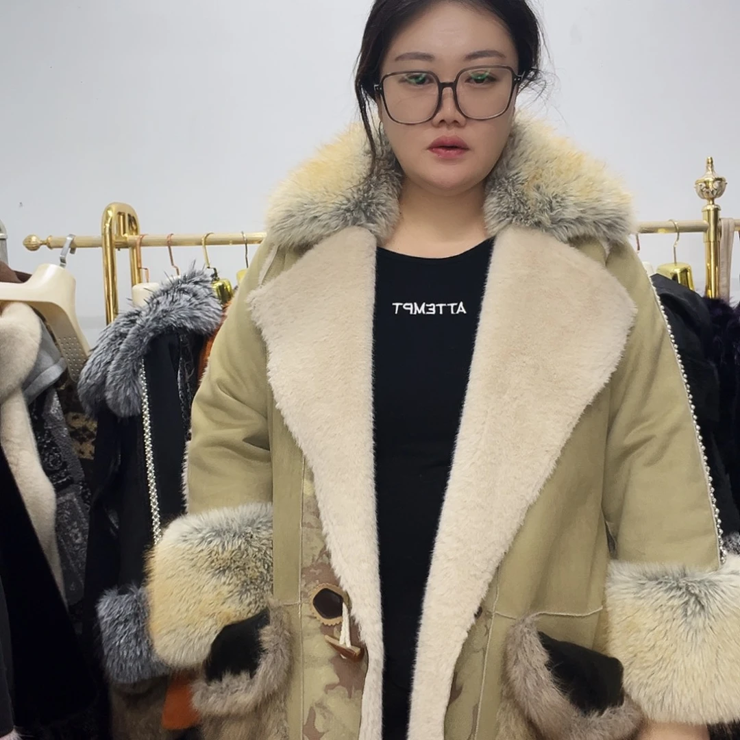 大码包中了两箱小蛋糕给大家