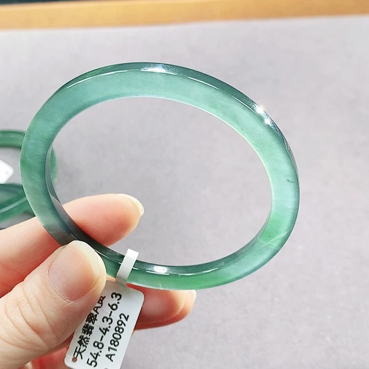 翡翠未镶嵌手镯（圆镯）
