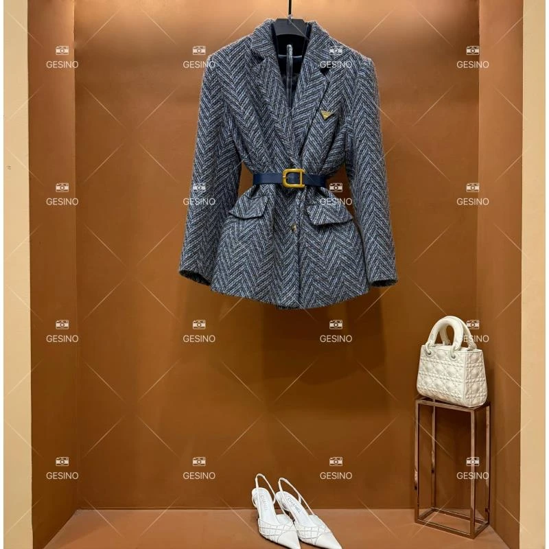 【露】秋冬气质小香风时尚设计师中长款外套 QD-2025198