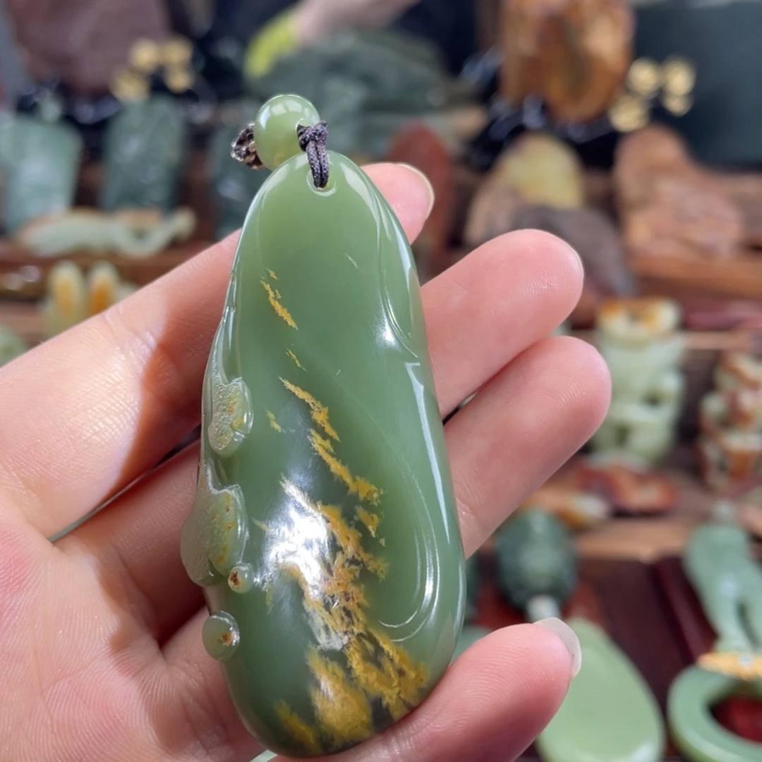 岫岩河磨玉（透闪石质玉）未镶嵌挂件范*靖