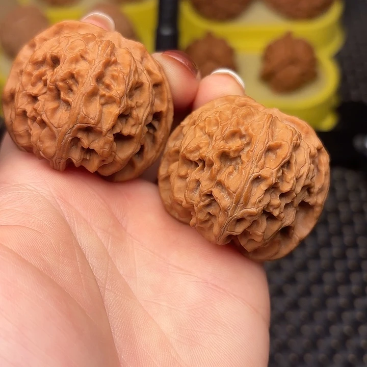 文玩核桃吊坠43苹果园狮子头