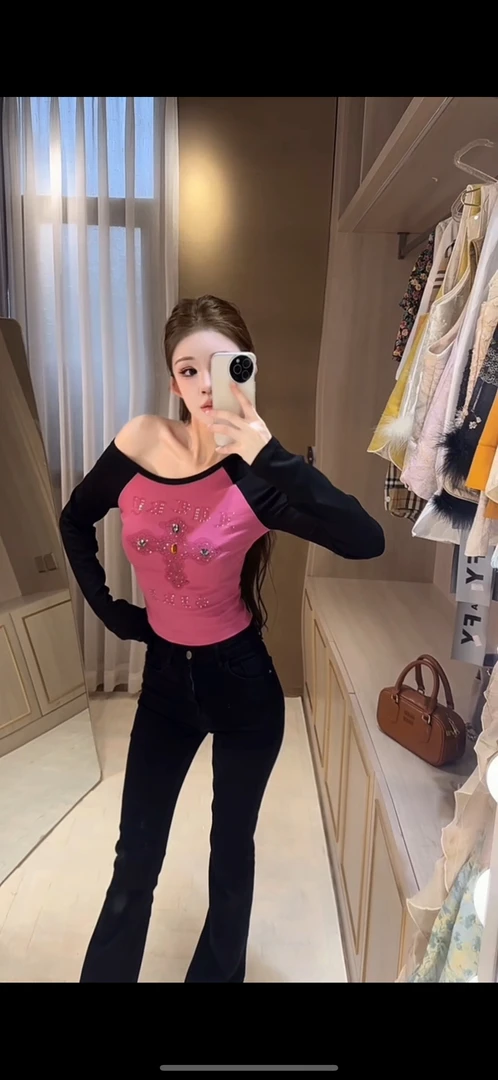 3377十字架烫钻斜肩长袖T恤