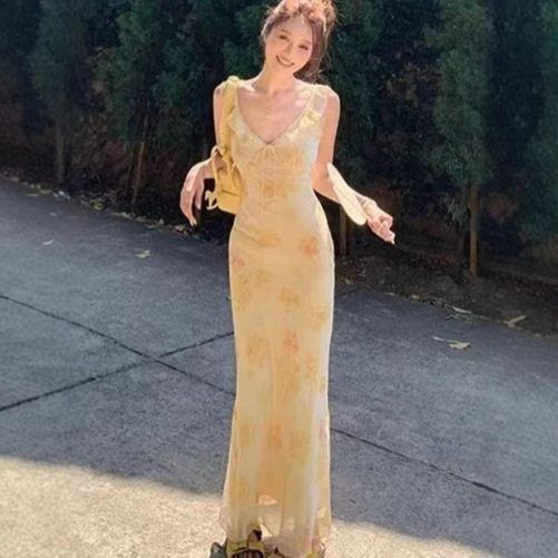 法式V领无袖碎花连衣裙女春夏季新款高级感收腰显瘦气质印花长裙