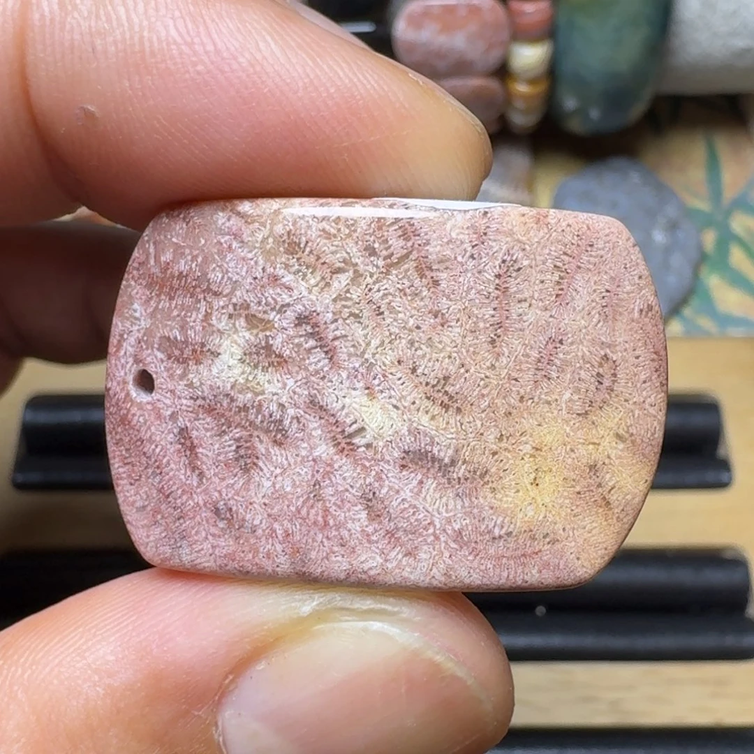 硅化玉月牙红锦鲤特价未镶嵌