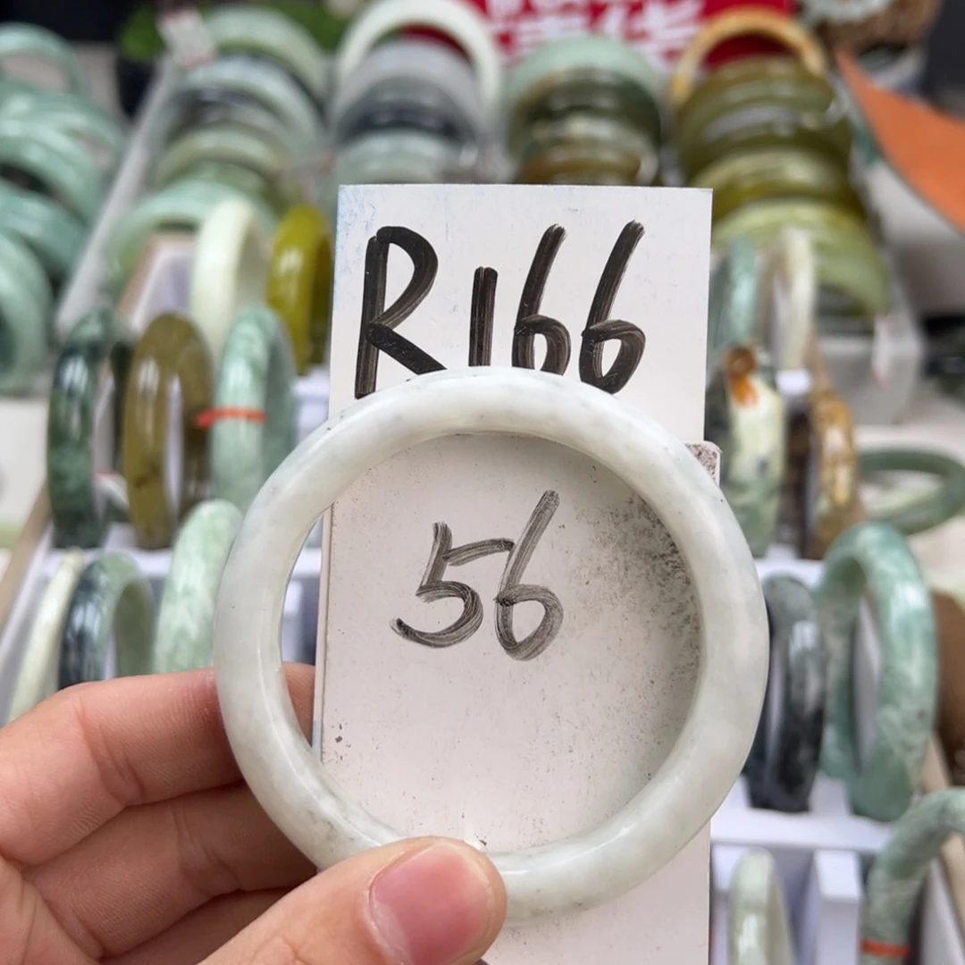 岫玉手镯未镶嵌天然岫玉微瑕，可以正常佩戴