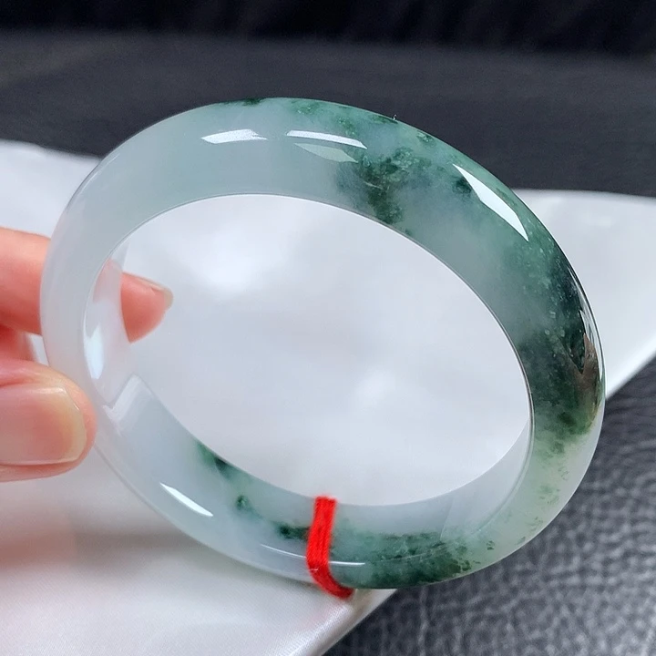 翡翠未镶嵌手镯