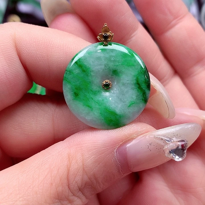 翡翠18K金镶嵌颈饰翡翠