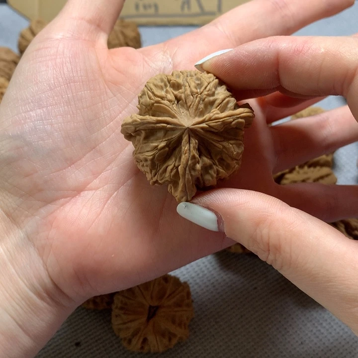 王***到文玩核桃吊坠异形单只