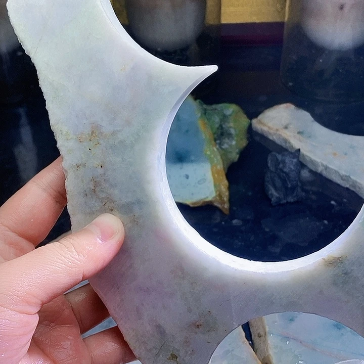 翡翠未镶嵌颈饰毛料11