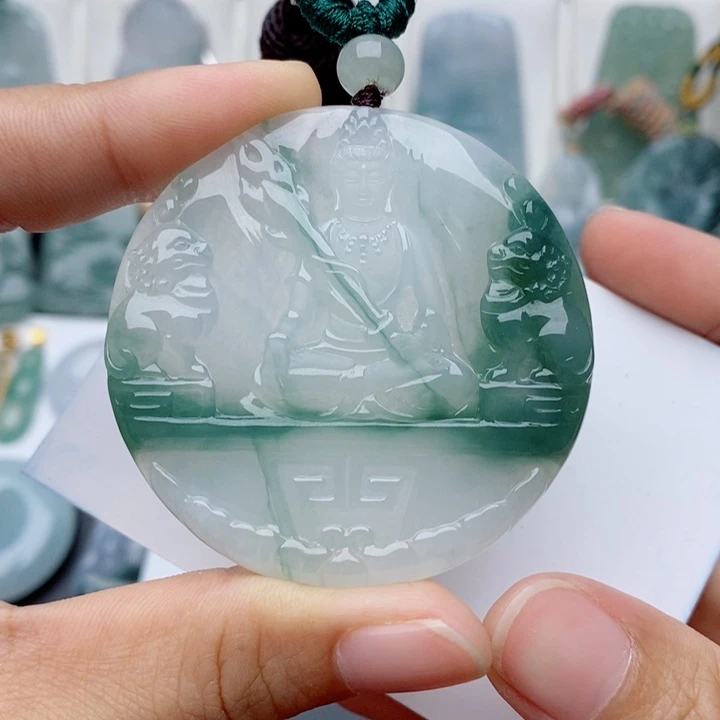 翡翠未镶嵌颈饰文殊