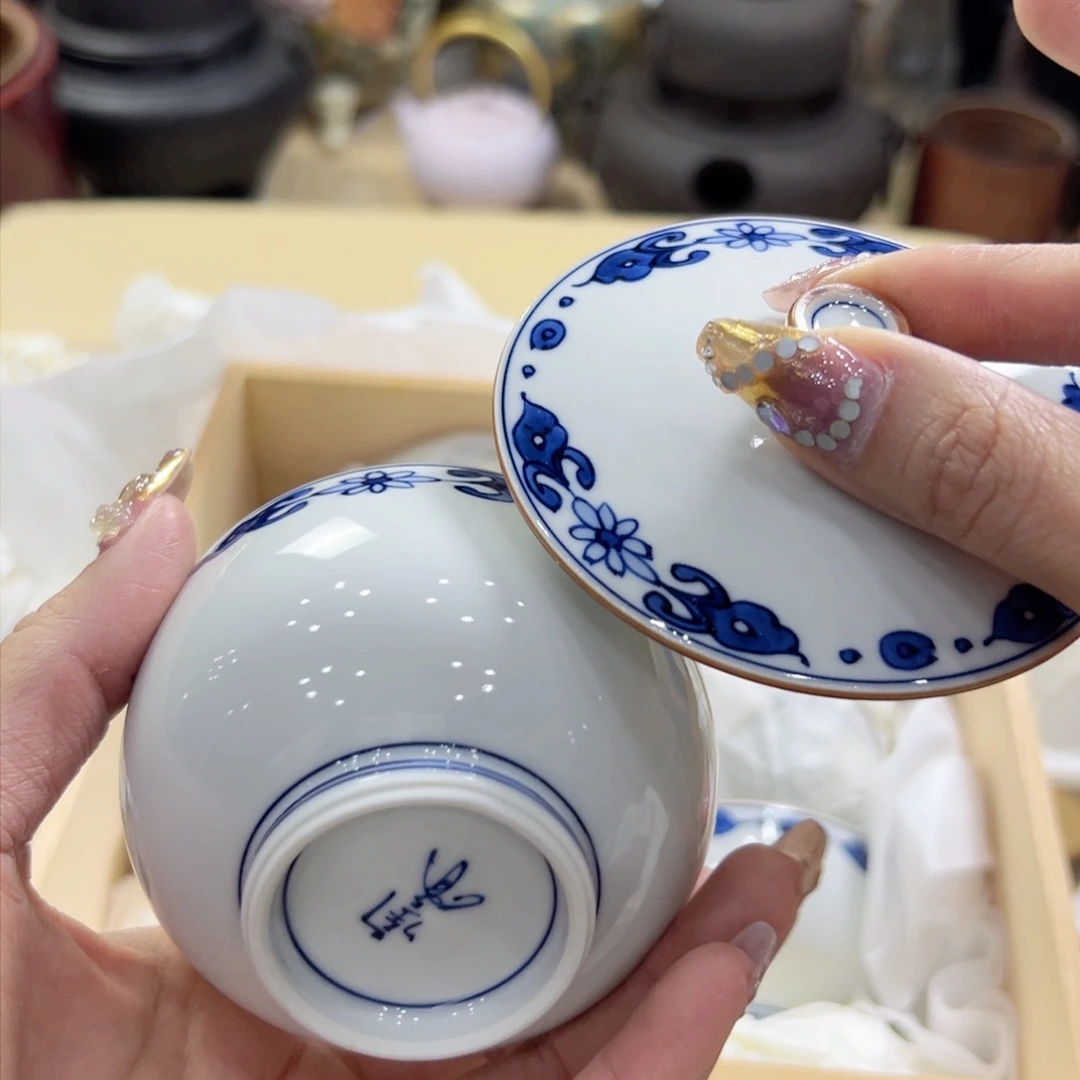 瓷片陶瓷和金属表面上产生