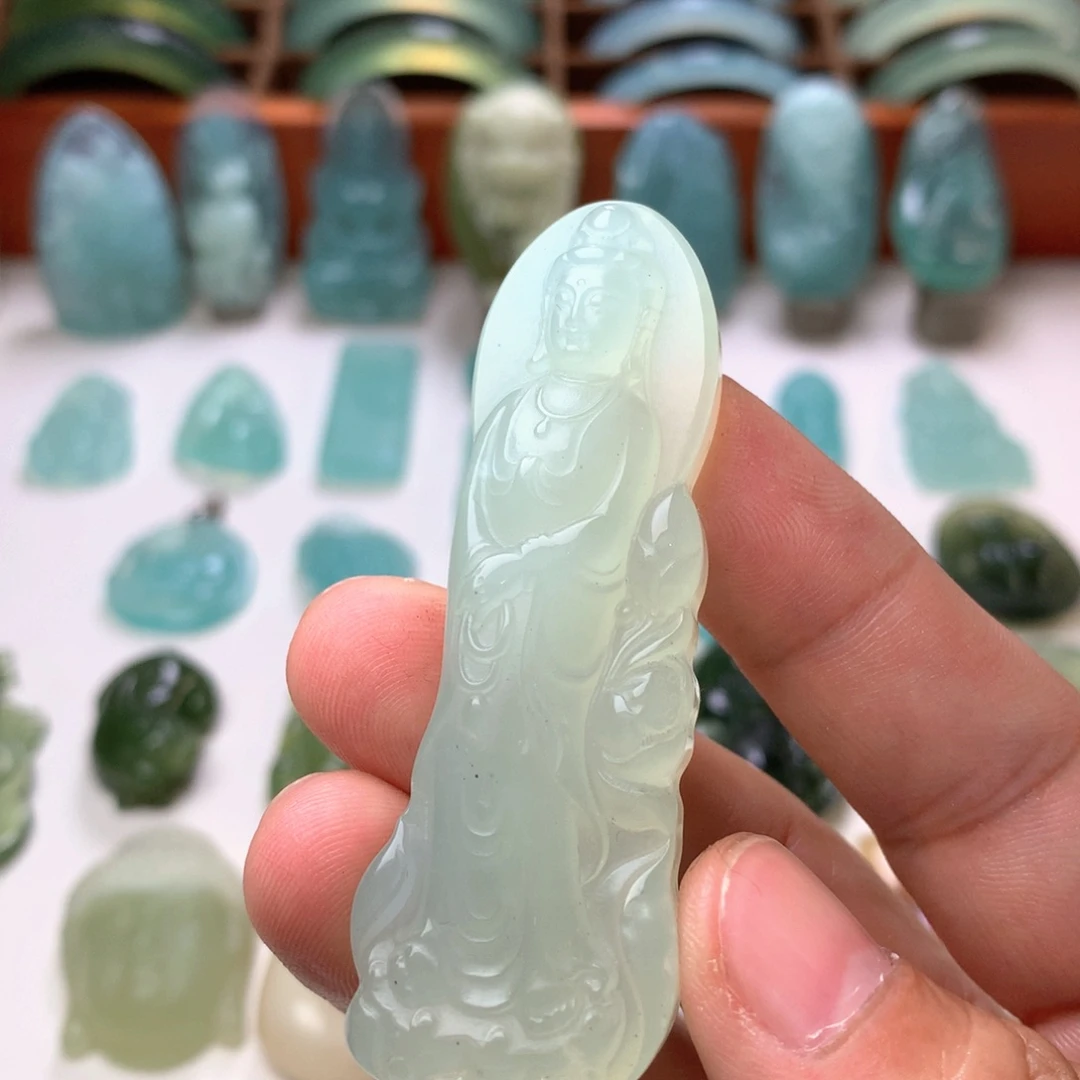 蛇纹石玉未镶嵌观音吊坠