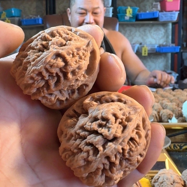 文玩核桃吊坠强*仔核桃