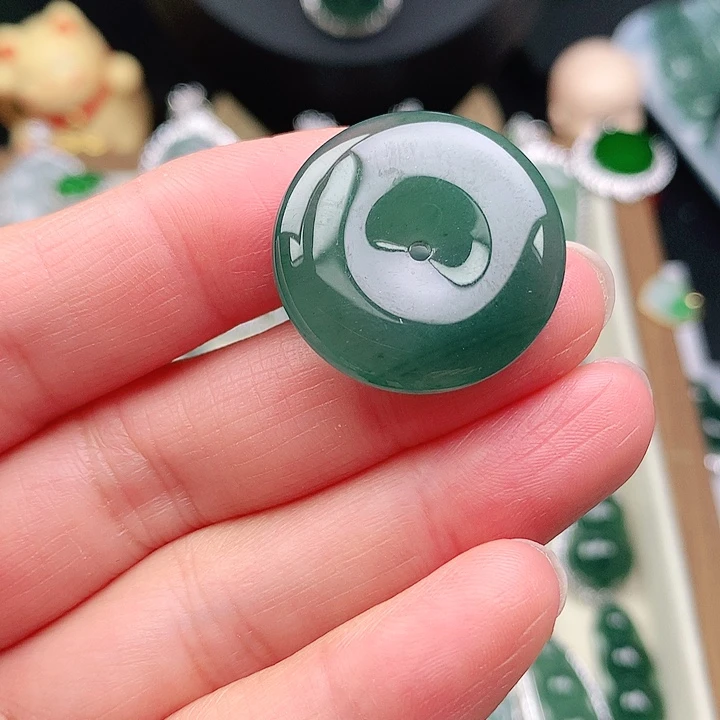 颈饰未镶嵌翡翠吊坠